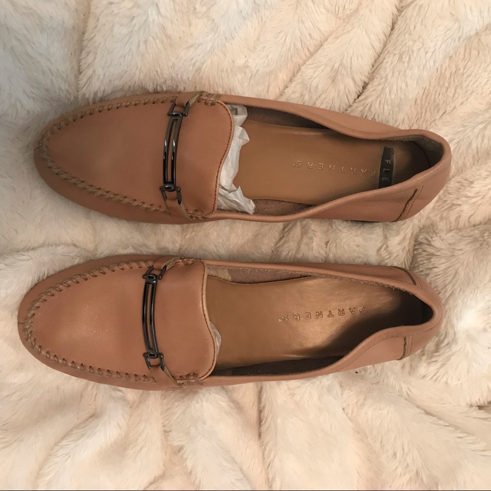 Partners Women’s Tan Leather Loafers. Size 7.5.